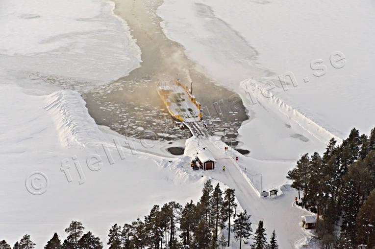 Färjeläge vid Isön Sunne bilfärja, drönarbilder, drönarfoto, flygbild, flygbilder, Flygfoto, flygfoton, färja, färjeled, färjeläge, isön, Jämtland, Landskap, Sunne, vinter