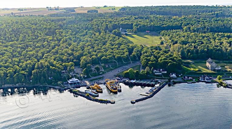 Färjeläget på Visingsö drönarbilder, drönarfoto, flygbild, flygbilder, Flygfoto, flygfoton, färjeläge, hamnen, Landskap, samhällen, slottsruin, Småland, sommar, Visingsborg, Visingsö