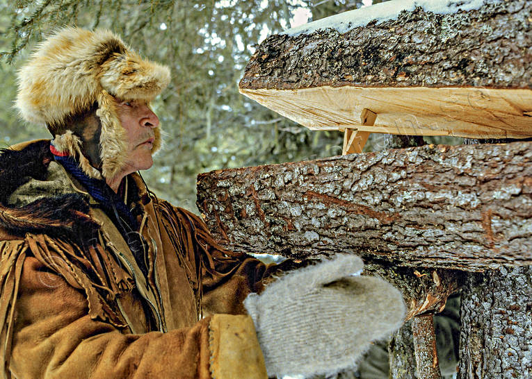 Fångstman vid ekorrstock bergstrand, ekorrstock, fyrsticksgiller, fångst, fångstman, giller, jakt, trappern, trappern Bergstrand