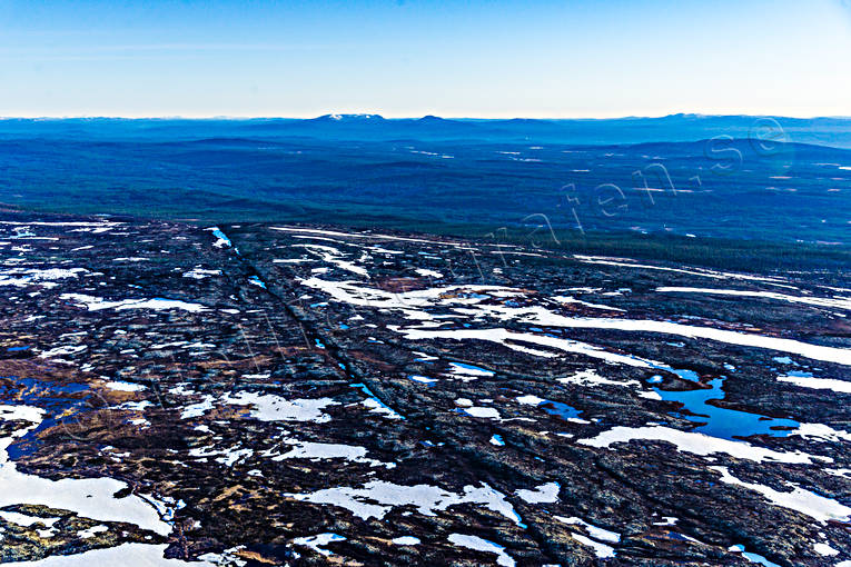 Förkastningsspricka Fullufjället Dalarna, drönarbilder, drönarfoto, fjäll, fjällplatå, flygbild, flygbilder, Flygfoto, flygfoton, Fulufjället, förkastningsspricka, geologi, Landskap, nationalpark, spricka, vår