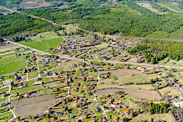 Garsås Dalarna Flygfoto Dalarna, drönarbilder, drönarfoto, flygbild, flygbilder, Flygfoto, flygfoton, Garsås, samhällen, vår