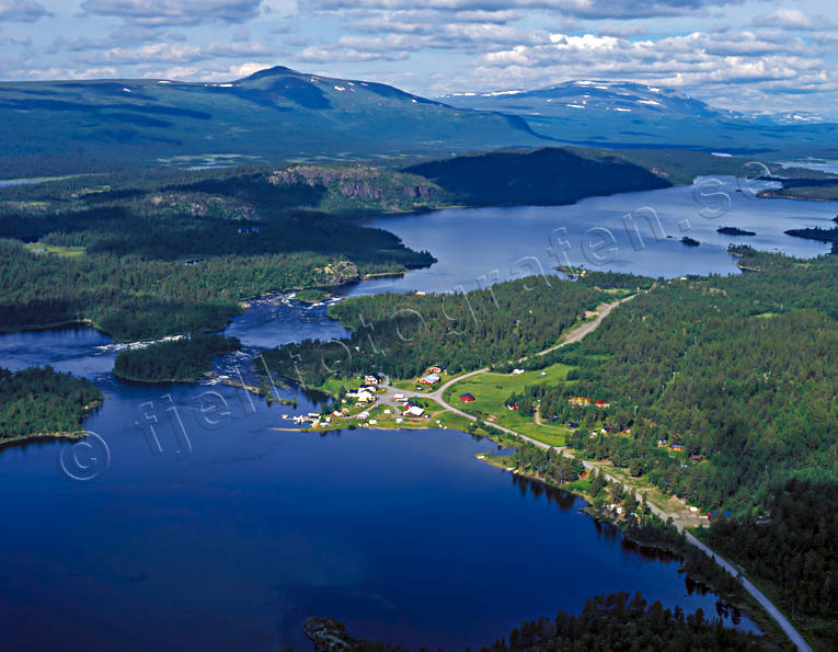 Gautojaure och Gaskajaure camping, drönarbilder, drönarfoto, fiskecamp, flygbild, flygbilder, Flygfoto, flygfoton, Gardovaratj, Gaskajaure, Gauto, Gautojaure, Gautosjön, gårdar, Laisälven, Landskap, lappland, Mittisjön, Padjejaure, sommar, stugby, Svenska Fjällen, Tjäksa