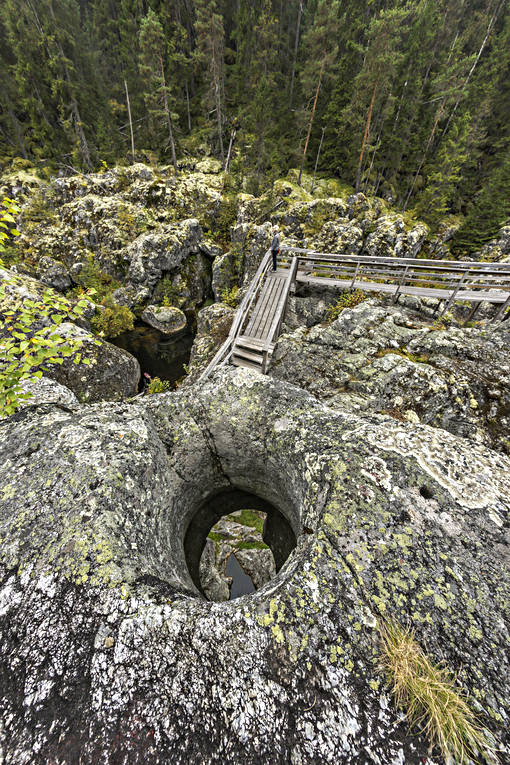 Genombrottsgryta Döda Fallet Döda fallet, dödafallet, Gedungsen, genombrottsgryta, gryta, höst, Indalsälven, Jämtland, Sevärdheter, Vildhussen