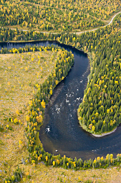 Gevsjöströmmen i Åreälven drönarbilder, drönarfoto, flygbild, flygbilder, Flygfoto, flygfoton, Gevsjöströmmen, höst, Jämtland, vattendrag, Åreälven, älvar