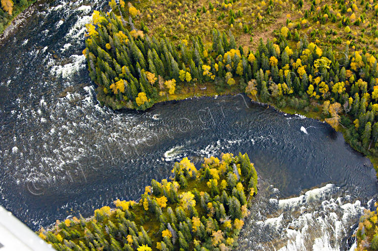 Gevsjöströmmen i Åreälven drönarbilder, drönarfoto, flygbild, flygbilder, Flygfoto, flygfoton, Gevsjöströmmen, höst, Jämtland, vattendrag, Åreälven, älvar