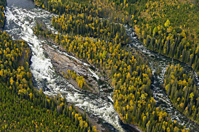 Gevsjöströmmen i Åreälven drönarbilder, drönarfoto, flygbild, flygbilder, Flygfoto, flygfoton, Gevsjöströmmen, höst, Jämtland, vattendrag, Åreälven, älvar