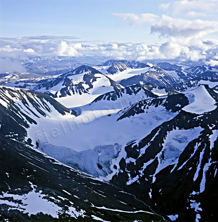 Glaciär Akkajekna Sadelberget Sarek Akkajekna, Akkavagge, Alkavagge, drönarbilder, drönarfoto, fjälltoppar, flygbild, flygbilder, Flygfoto, flygfoton, glaciär, Landskap, lappland, nationalpark, Sadelberget, sarek, sommar