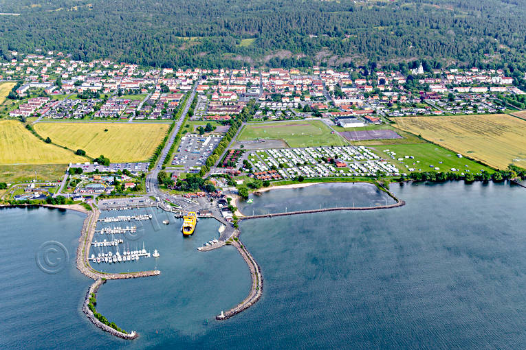 Gränna hamn Flygfoto camping, campingsplats, drönarbilder, drönarfoto, flygbild, flygbilder, Flygfoto, flygfoton, färjeläge, Gränna, hamnen, hamnpirar, husvagnscamping, pir, Småland, sommar, städer, vättern