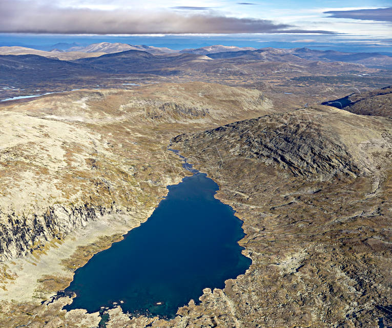 Gråsjön Råafatjoelenjaevrie drönarbild, drönarbilder, drönarfoto, fjällsjö, flygbild, flygbilder, Flygfoto, flygfoton, Gråsjöfjället, Gråsjön, Härjedalen, höst, Landskap, Råafatjoelenjaevrie
