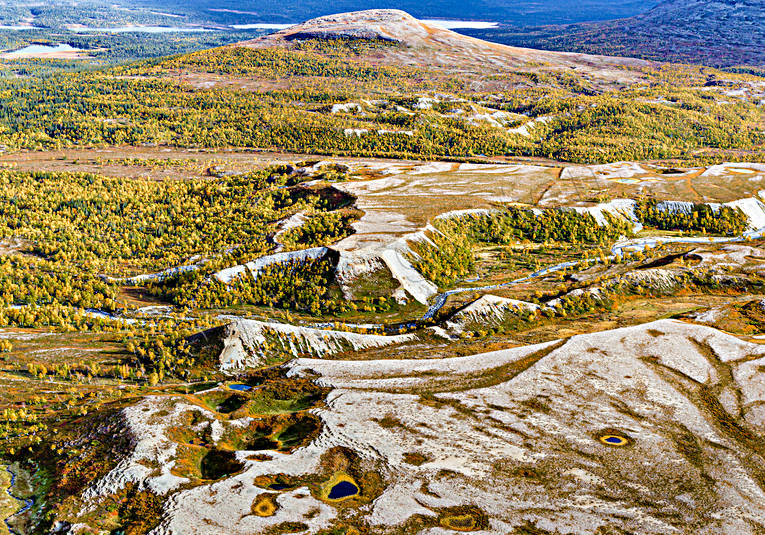 Gröndalen med pyramiderna drönarbild, drönarbilder, drönarfoto, dödis, dödisområde, flygbild, flygbilder, Flygfoto, flygfoton, Gröndalen, höst, höstfärger, Issjödalen, istidslämningar, Jämtland, Landskap, natur, pyramiderna