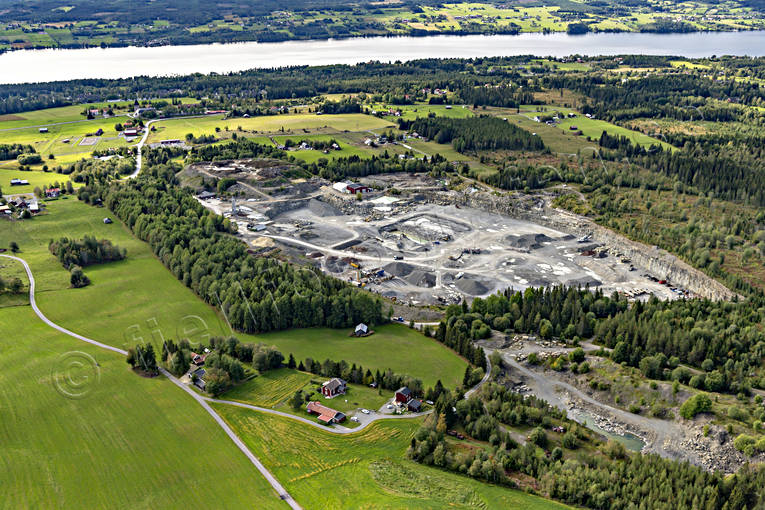 Gusta Stenbrott Brunflo anläggningar, Brunflo, bryta, drönarbild, drönarbilder, drönarfoto, flygbild, flygbilder, Flygfoto, flygfoton, gruskross, gusta, Jämtland, Jämtlandskalksten, kalkbrott, kalksten, sommar, stenbrott