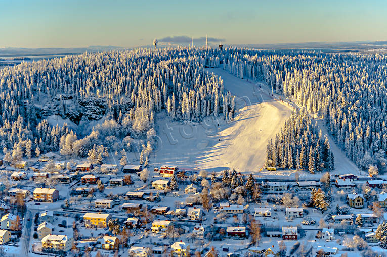 Gustavsbergsbacken Frösön drönarbilder, drönarfoto, flygbild, flygbilder, Flygfoto, flygfoton, Frösön, Gustavsbergsbacken, Jämtland, Landskap, nedfart, skidbacke, städer, vinter, Östersund