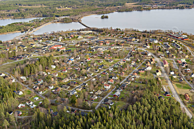 Gällö vid Revsundssjön drönarbilder, drönarfoto, flygbild, flygbilder, Flygfoto, flygfoton, Gällö, höst, Jämtland, Revsundssjön, samhällen