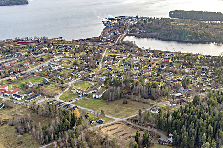 Gällö vid Revsundssjön drönarbilder, drönarfoto, flygbild, flygbilder, Flygfoto, flygfoton, Gällö, höst, Jämtland, Revsundssjön, samhällen