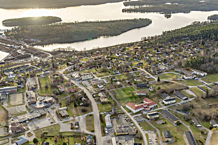 Gällö vid Revsundssjön drönarbilder, drönarfoto, flygbild, flygbilder, Flygfoto, flygfoton, Gällö, höst, Jämtland, Revsundssjön, samhällen