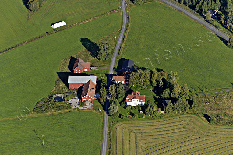Gård Smedsta Lit drönarbilder, drönarfoto, flygbild, flygbilder, Flygfoto, flygfoton, gårdar, Jämtland, Lit, Smedsta, sommar