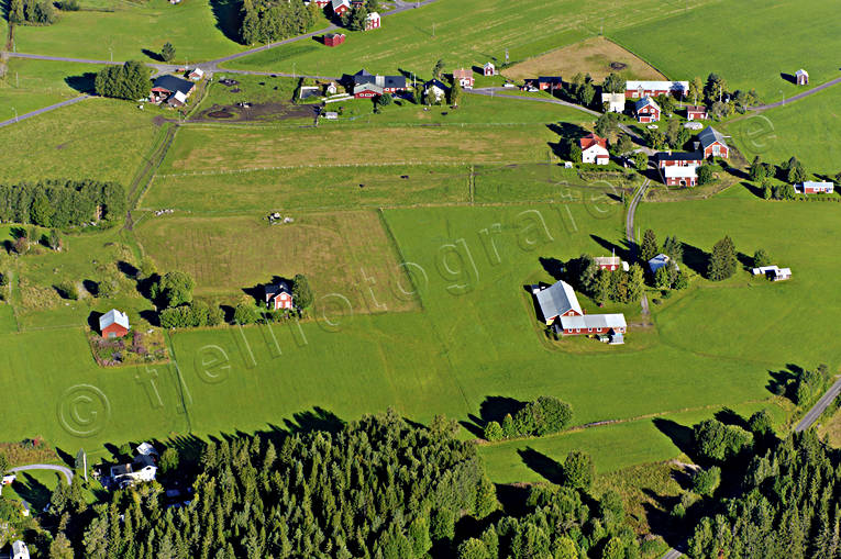 Gårdar Ede Hammerdal Jämtland drönarbilder, drönarfoto, Ede, flygbild, flygbilder, Flygfoto, flygfoton, gårdar, Hammerdal, Jämtland, sommar