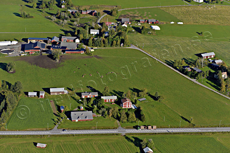 Gårdar Kläppe Östersund drönarbilder, drönarfoto, flygbild, flygbilder, Flygfoto, flygfoton, gårdar, Jämtland, kläppe, landsbygd, sommar
