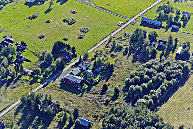 Gårdar i Fyrås Jämtland drönarbilder, drönarfoto, flygbild, flygbilder, Flygfoto, flygfoton, Fyrås, gårdar, Jämtland, sommar