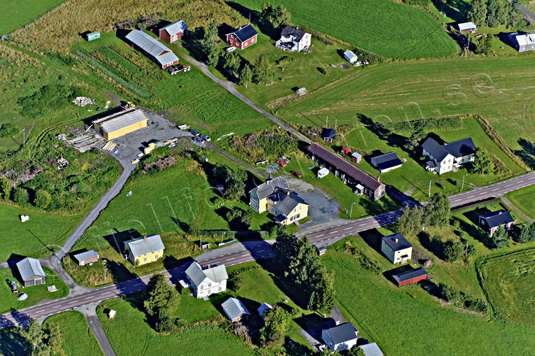Gårdar i Hallviken Jämtland drönarbilder, drönarfoto, flygbild, flygbilder, Flygfoto, flygfoton, gårdar, Hallviken, Jämtland, sommar