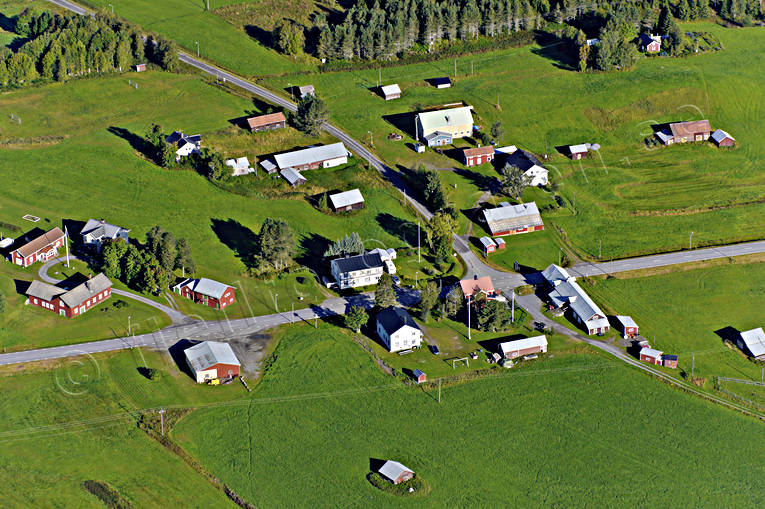 Gårdar i Lorås Jämtland drönarbilder, drönarfoto, flygbild, flygbilder, Flygfoto, flygfoton, gårdar, Jämtland, Lorås, sommar
