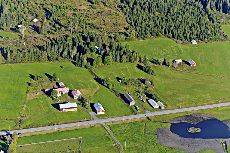 Gårdar i Lorås Jämtland drönarbilder, drönarfoto, flygbild, flygbilder, Flygfoto, flygfoton, gårdar, Jämtland, Lorås, sommar