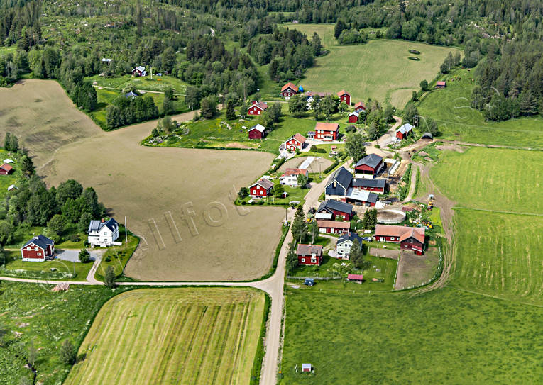 Gårdar i Skylnäs drönarbild, drönarbilder, drönarfoto, flygbild, flygbilder, Flygfoto, flygfoton, gårdar, jordbruk, Jämtland, landsbygd, Skylnäs, sommar