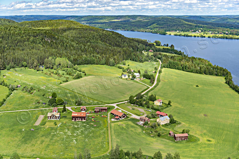 Gårdar i Värviken drönarbild, drönarbilder, drönarfoto, flygbild, flygbilder, Flygfoto, flygfoton, gårdar, jordbruk, Jämtland, landsbygd, sommar, Värviken