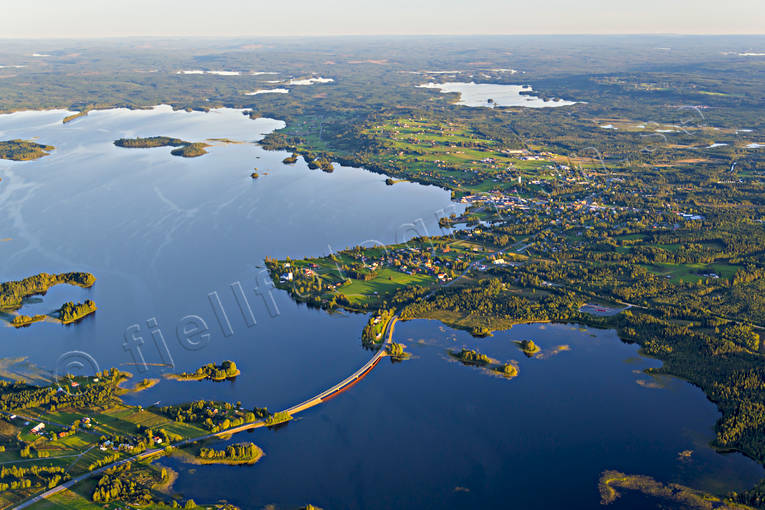 Hammerdal och Hammerdalssjön bro, drönarbilder, drönarfoto, flygbild, flygbilder, Flygfoto, flygfoton, Hammerdal, Hammerdalssjön, Jämtland, Landskap, samhällen, sommar