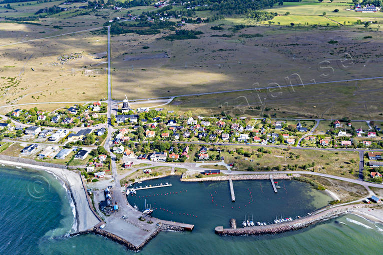 Hamnen Sandvik Flygfoto drönarbilder, drönarfoto, flygbild, flygbilder, Flygfoto, flygfoton, hamnen, samhällen, Sandvik, småbåtshamn, sommar, Öland