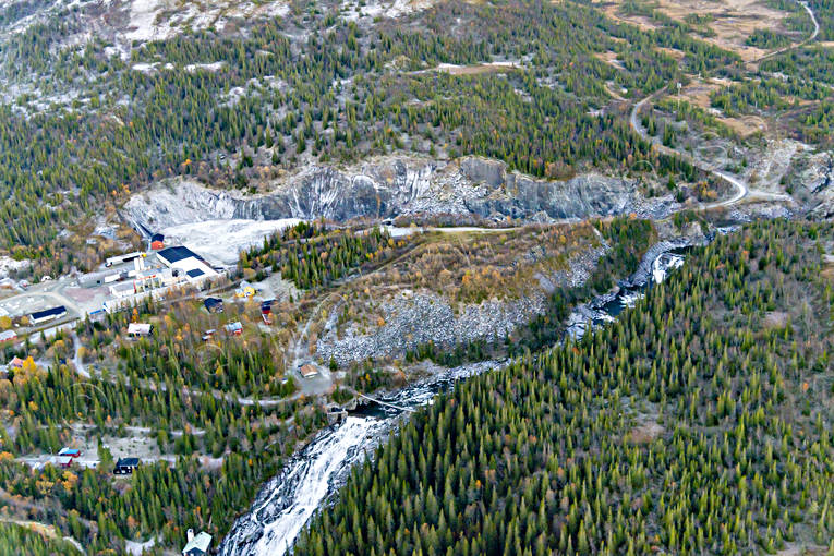 Handöl Täljstensbrott byar, drönarbild, drönarbilder, drönarfoto, flygbild, flygbilder, Flygfoto, flygfoton, Handöl, Handölan, Handölsforsen, höst, Jämtland, samhällen, täljsten, täljstensbrott, täljstensfabrik