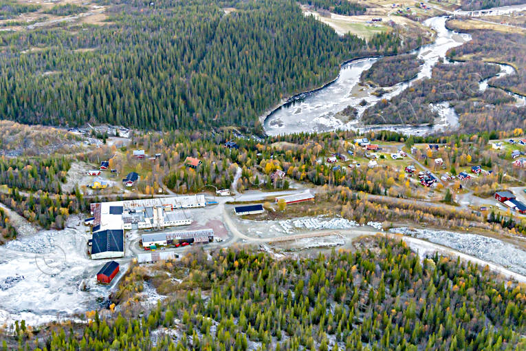 Handöl Täljstensfabrik byar, drönarbild, drönarbilder, drönarfoto, flygbild, flygbilder, Flygfoto, flygfoton, Handöl, Handölan, Handölsforsen, höst, Jämtland, samhällen, täljsten, täljstensbrott, täljstensfabrik