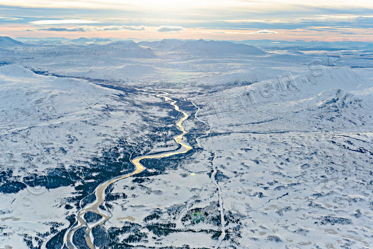 Handölan upp mot Sylarna drönarbild, drönarbilder, drönarfoto, flygbild, flygbilder, Flygfoto, flygfoton, Handölan, Jämtland, Landskap, Storulvån, Storulvåvägen, sylarna, vinter