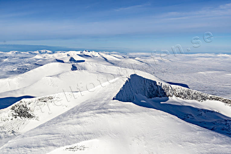 Helags Flygfoto drönarbild, drönarbilder, drönarfoto, fjälltopp, fjälltoppar, flygbild, flygbilder, Flygfoto, flygfoton, Helags, Jämtland, Landskap, vinter