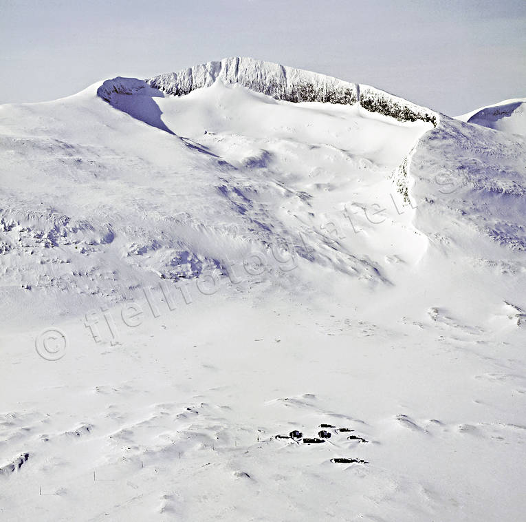 Helagsfjället med glaciären och fjällstationen drönarbilder, drönarfoto, fjällstation, flygbild, flygbilder, Flygfoto, flygfoton, glaciär, Helags, Helagsfjället, Härjedalen, Landskap, vinter, vinterlandskap