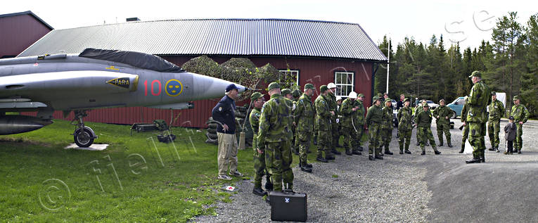 Hemvärnsmän i uppställning arbete, civilförsvar, draken, försvar, gubbar, hemvärn, hemvärnet, hemvärnsmän, Optand, service, uppställning