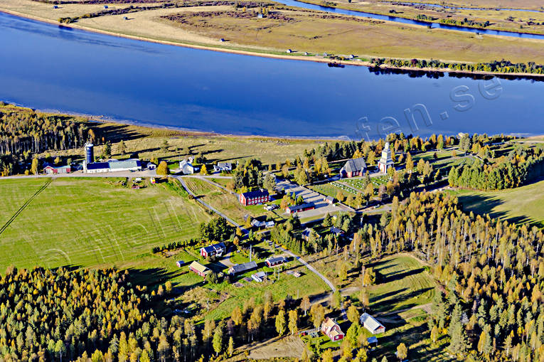 Hietaniemi Kyrka Flygfoto drönarbilder, drönarfoto, flygbild, flygbilder, Flygfoto, flygfoton, Hedenäset, Hietaniemi, höst, Landskap, Norrbotten, Torne älv