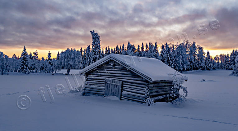 byggnader, hlada, julstmning, Jmtland, kallt, lada, midvinter, stmning, stmningsbild, stmningsbilder, timrad, vinter, vinterstmning, rstid, rstider