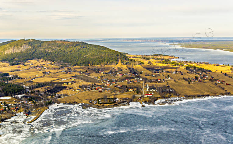 Hoverberg och Hoverberget Flygfoto byar, drönarbilder, drönarfoto, flygbild, flygbilder, Flygfoto, flygfoton, grotta, Hoverberg, Hoverberget, Jämtland, kyrka, kyrkor, Landskap, Storsjön, vår, våris