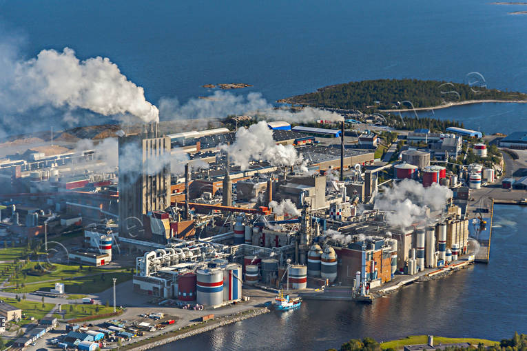 Husum pappersbruk anläggningar, drönarbilder, drönarfoto, fabrik, flygbild, flygbilder, Flygfoto, flygfoton, Husum, kustnära, massafabrik, massaindustri, Metsä Board, pappersbruk, pappersmassa, Rågön, samhällen, sommar, Ångermanland