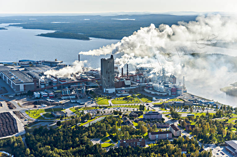 Husum pappersbruk anläggningar, drönarbilder, drönarfoto, fabrik, flygbild, flygbilder, Flygfoto, flygfoton, Husum, kustnära, massafabrik, massaindustri, Metsä Board, pappersbruk, pappersmassa, Rågön, samhällen, sommar, Ångermanland