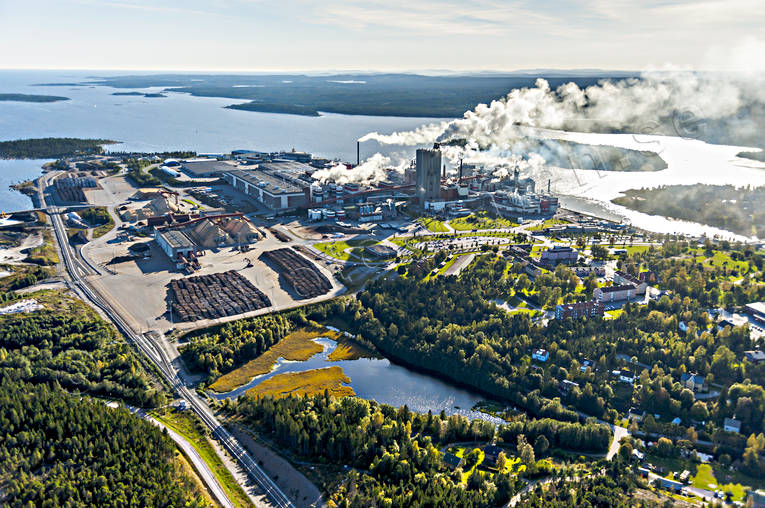 Husum pappersbruk anläggningar, drönarbilder, drönarfoto, fabrik, flygbild, flygbilder, Flygfoto, flygfoton, Husum, kustnära, massafabrik, massaindustri, Metsä Board, pappersbruk, pappersmassa, Rågön, samhällen, sommar, Ångermanland
