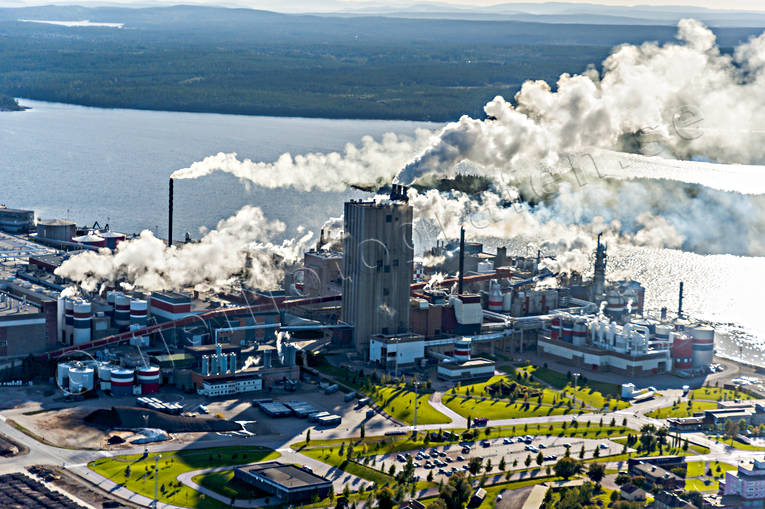 Husum pappersbruk anläggningar, drönarbilder, drönarfoto, fabrik, flygbild, flygbilder, Flygfoto, flygfoton, Husum, kustnära, massafabrik, massaindustri, Metsä Board, pappersbruk, pappersmassa, Rågön, samhällen, sommar, Ångermanland