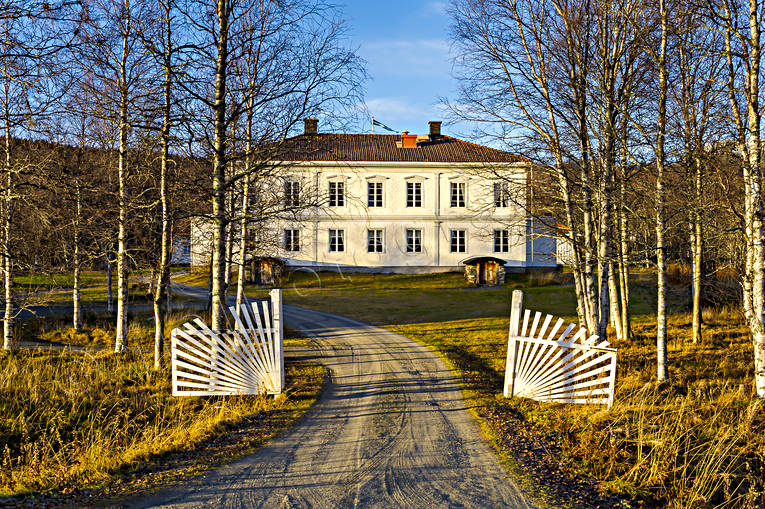Huså herrgård anläggningar, byggnader, gårdar, herrgård, hus, Huså, höst, Jämtland, Landskap