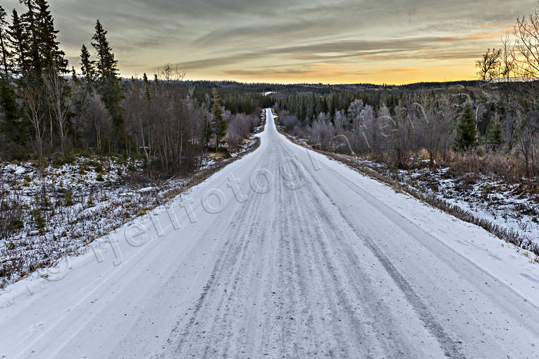 Husåvägen vinter halkig, husåvägen, Jämtland, kommunikationer, landfart, Landskap, vinter, vinterväglag, väg, årstider