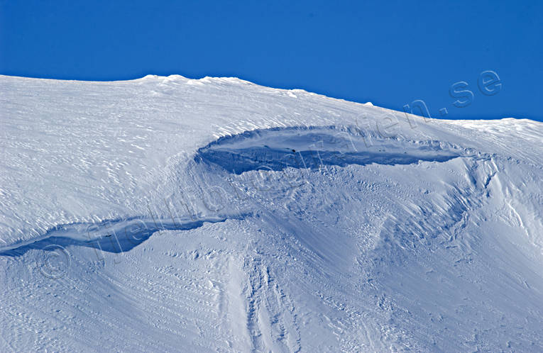 Hängdrivor på fjället fjäll, fjällsida, hängdriva, hängdrivor, Jämtland, Landskap, lavin, laviner, lavinrisk, snö, snödrivor, vinter