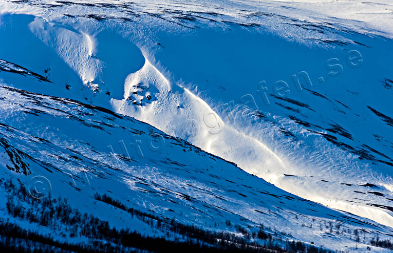 Hängdrivor vid Dagarlåbddå bäckravin, Dagarlåbddå, fjäll, hängdrivor, Landskap, lappland, Sitojaure, snödriva, snödrivor, vinter