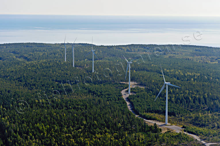 Håcksta vindkraftpark anläggningar, drönarbilder, drönarfoto, Falkberget, flygbild, flygbilder, Flygfoto, flygfoton, Håcksta, Hälsingland, sommar, vindkraft, vindkraftanläggning, vindkraftpark, vindkraftverk, Vårdkasberget