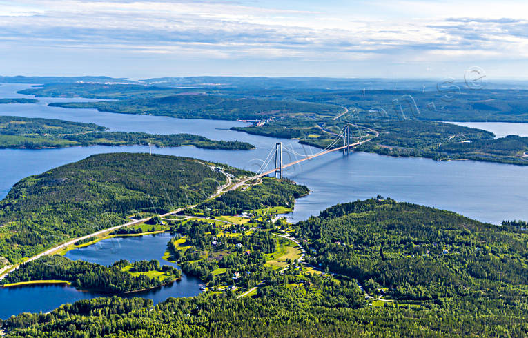 Högakustenbron Flygfoto bro, broar, byggnationer, drönarbilder, drönarfoto, flygbild, flygbilder, Flygfoto, flygfoton, Högakustenbron, kommunikationer, land, Landskap, sommar, Ångermanland