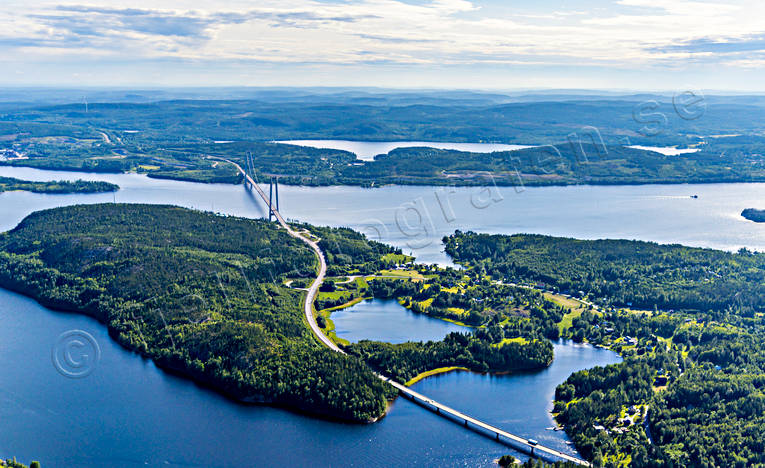Högakustenbron Flygfoto bro, broar, byggnationer, drönarbilder, drönarfoto, flygbild, flygbilder, Flygfoto, flygfoton, Högakustenbron, kommunikationer, land, Landskap, sommar, Ångermanland